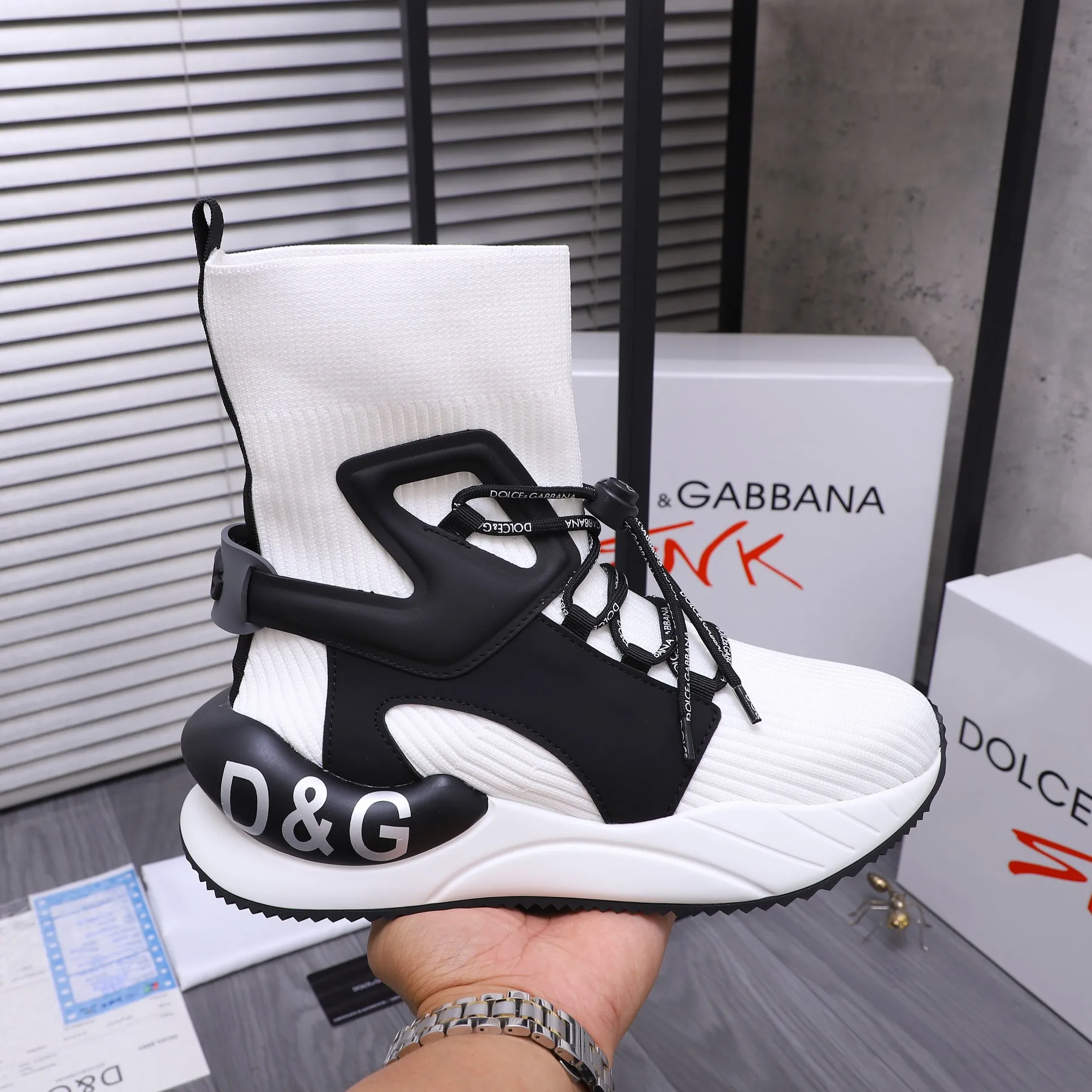 Men's shoes 💰442 Product trademark: DG (Dolce & Gabbana) casual shoes for couples. Regular size: 36-46 (45.46 is custom-made and non-returnable) Product materials: Selected knitted breathable spliced ​​cowhide upper, cowhide insole, original outsole